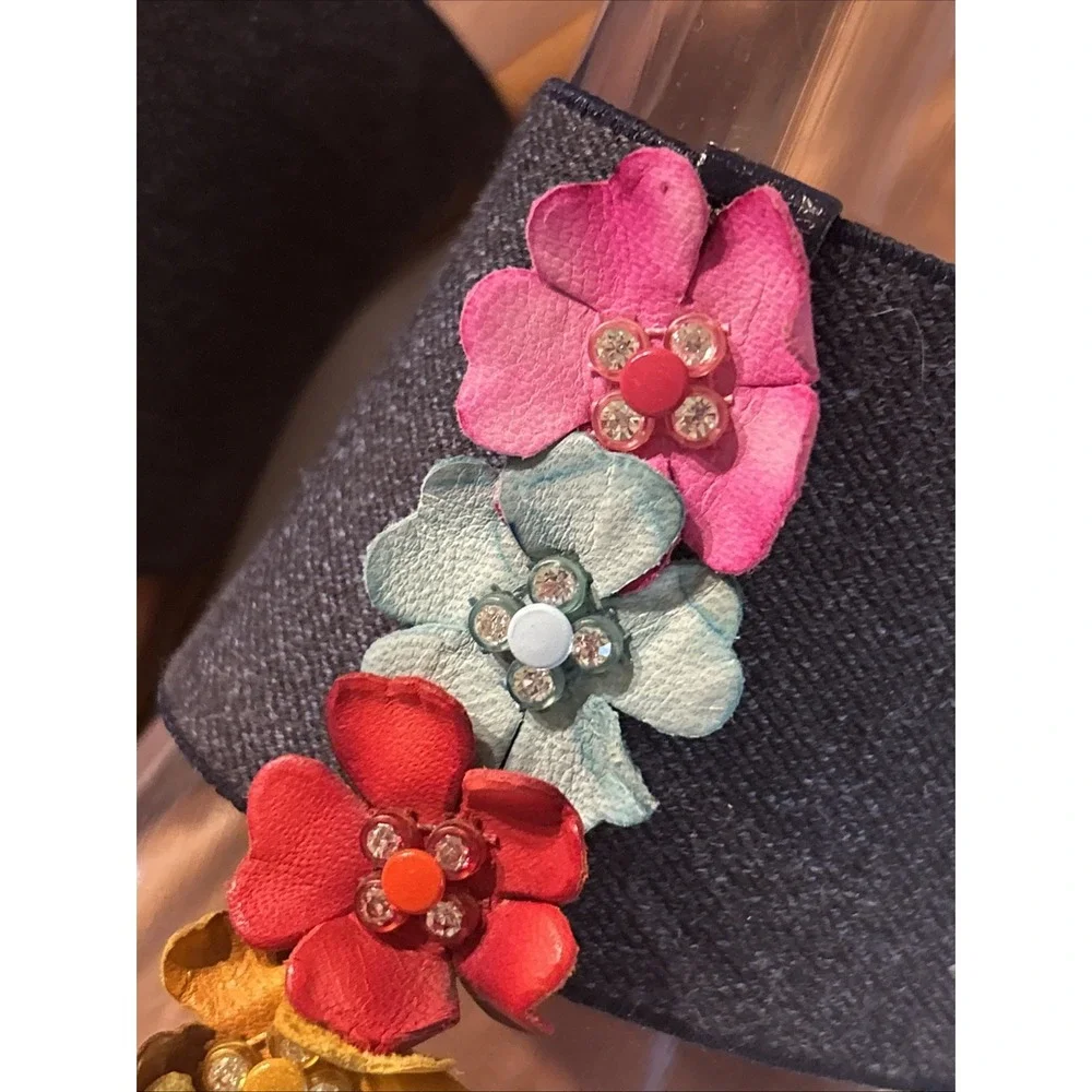 Italian Shoemakers Julliet Sandals Denim  Stretch Leather Flowers SZ 9 Italy